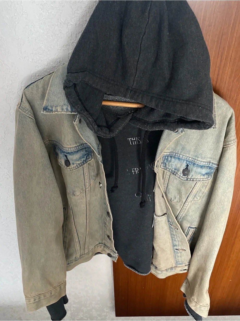 Levi's Men's Faded Light Blue Denim Jacket - Picture 4 of 5